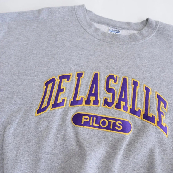 VTG Gildan  Delasalle Pilots Embroidered Purple Gray Collegiate Crewneck Sweater - Picture 7 of 9
